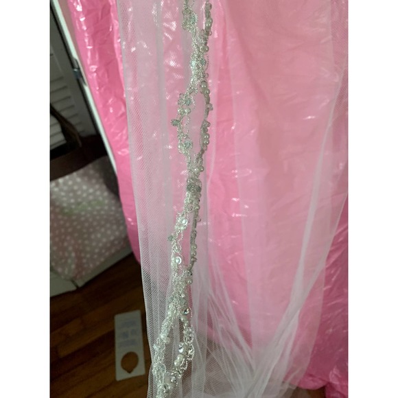 Cathedral Length Veil w/ Swarovski Crystals - Picture 4 of 8